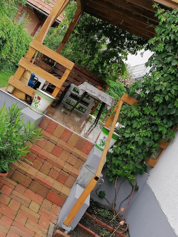 Menta Apartman Mezőkövesd Exterior foto